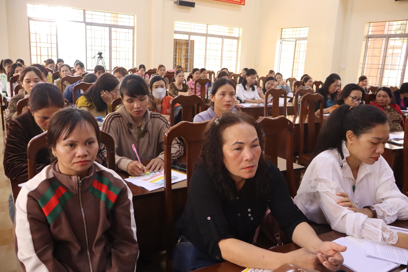 Khai giảng lớp bồi dưỡng lý luận chính trị và nghiệp vụ cho cán bộ Hội LHPN ở cơ sở năm 2024
